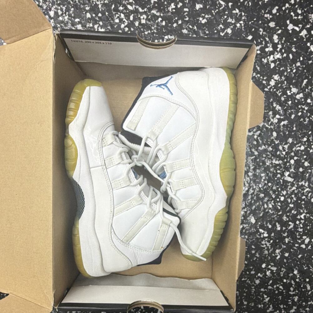 Jordan Air Jordan 11 Retro BG White Blue Boys 4.5Y High Top Sneakers